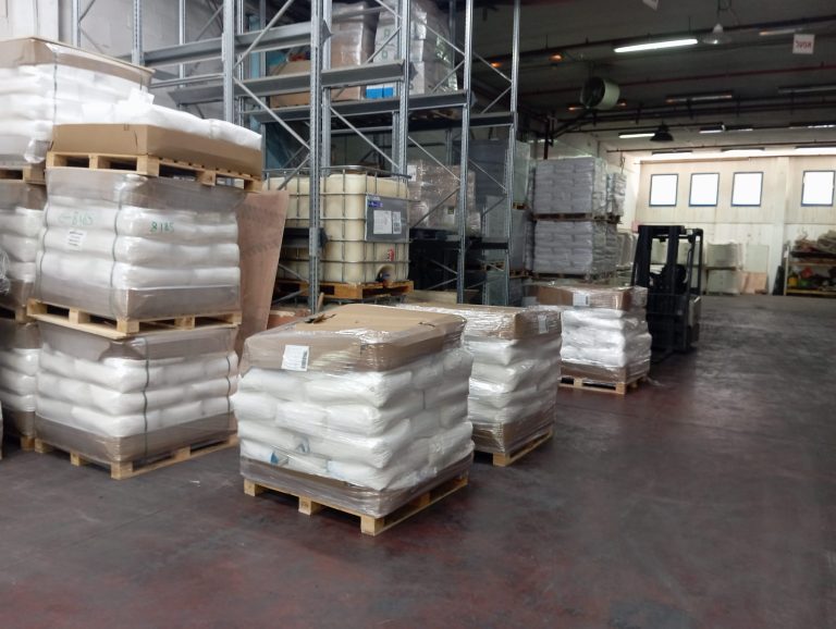 מחסן למכירה